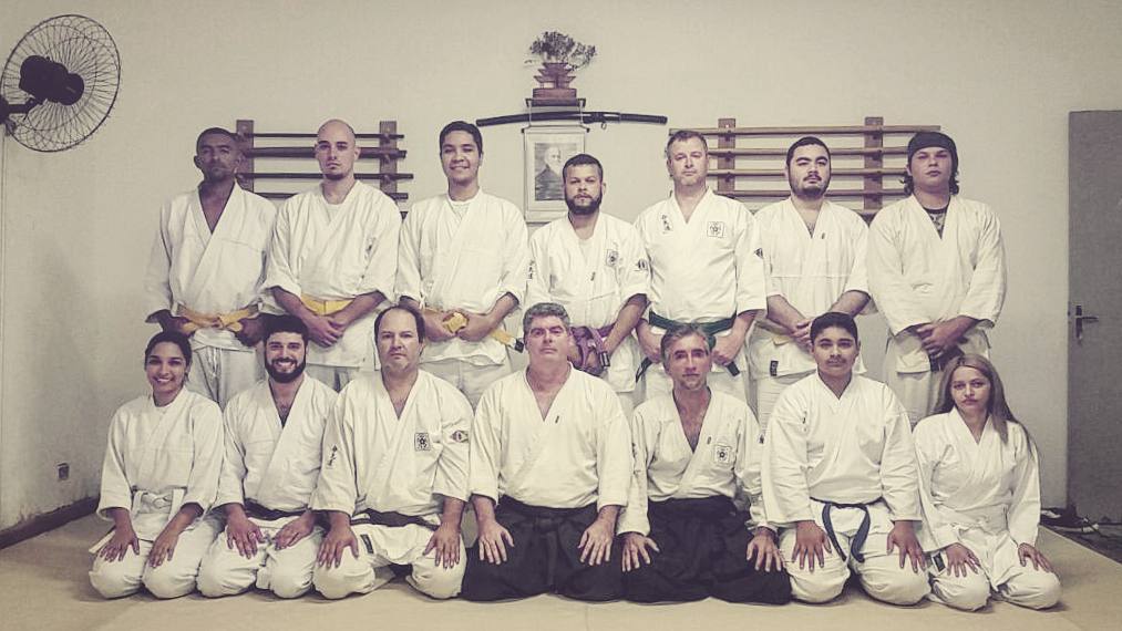 Turma de Aikido no dojo